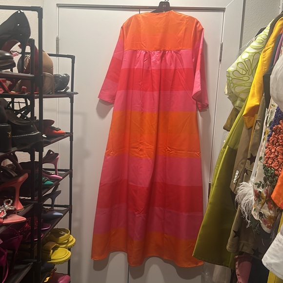 Cape - Picture 4 of 5